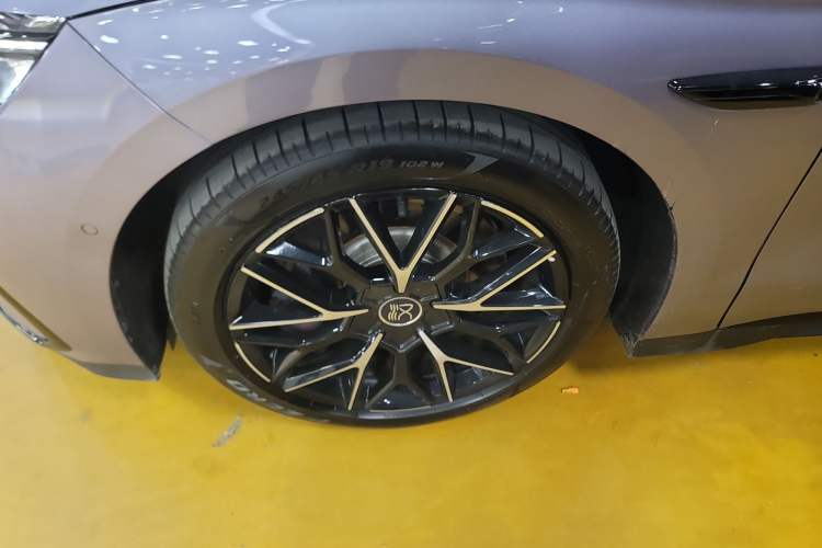 Used BYD Han 2024 EV Glory Edition 610 km All-Wheel Drive "Tian Shen Zhi Jia" Intelligent Driving Model