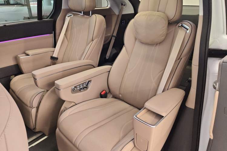 Used XPeng X9 2025 740 Ultra-Long Range Max Left Rear Seat