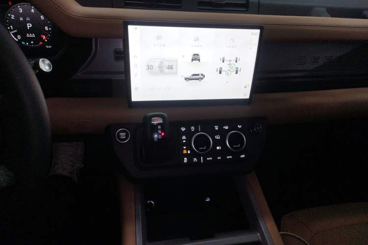 Used Land Rover Defender 2025 110 3.0T P400 Dark Edition Audio And AC Panel