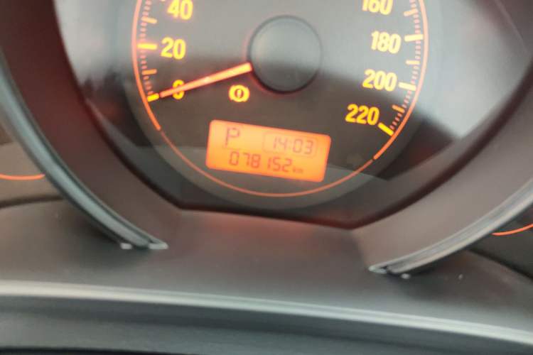 Used Honda Fit 2014 1.5L LX CVT Comfort Model Odometer Close Up