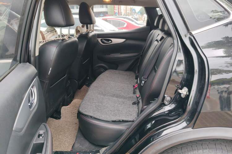 Used Nissan Qashqai 2019 2.0L CVT Luxury Edition Interior 4