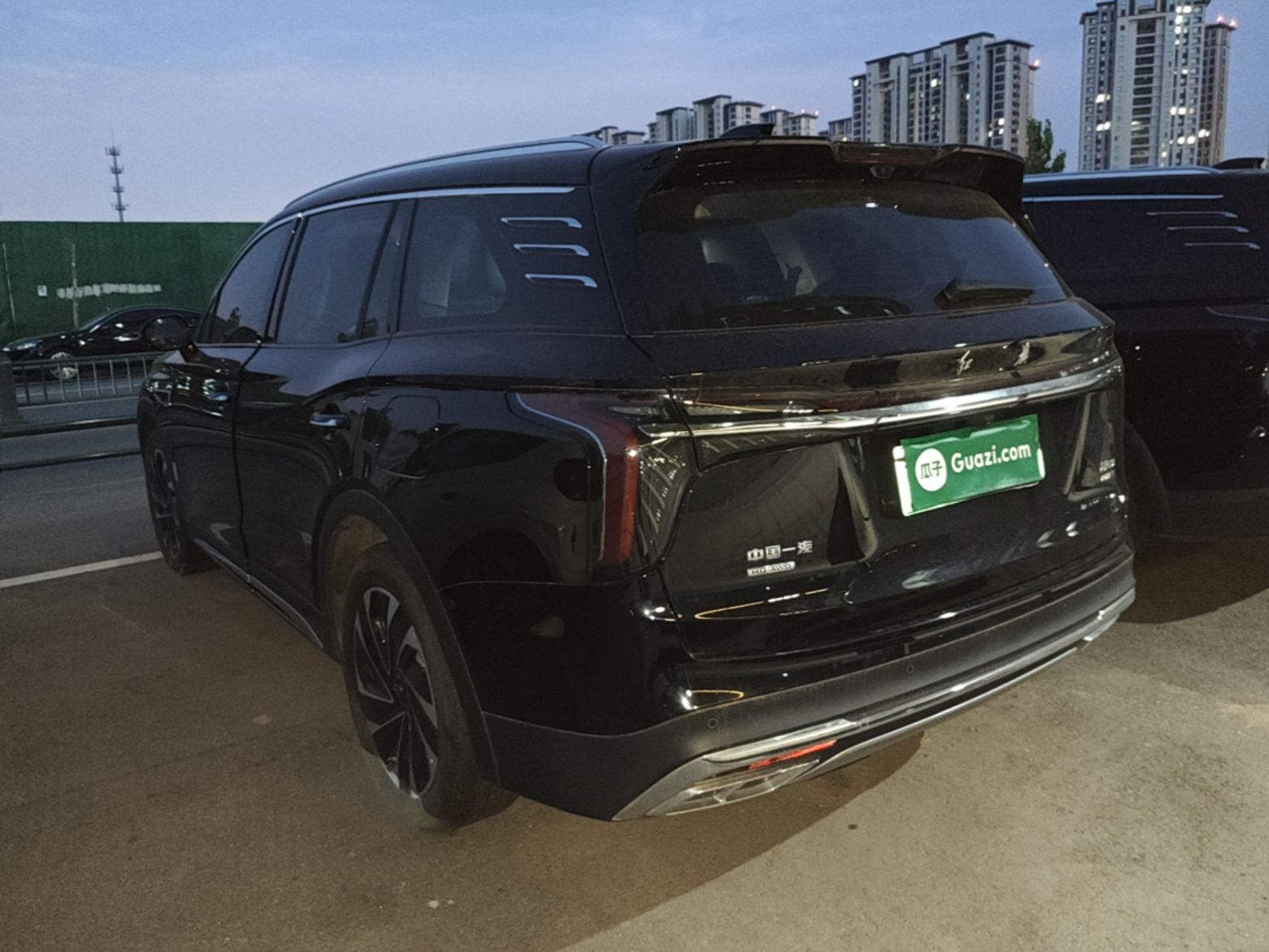 Hongqi HS7 PHEV 2024 2.0T PHEV Four-Wheel Drive Flagship Edition 7 Seats — снимка 4