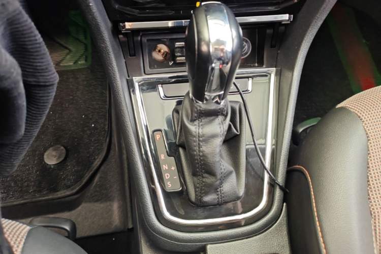 Used Volkswagen C-TREK 2017 1.6L Automatic Comfort Model Gear Lever