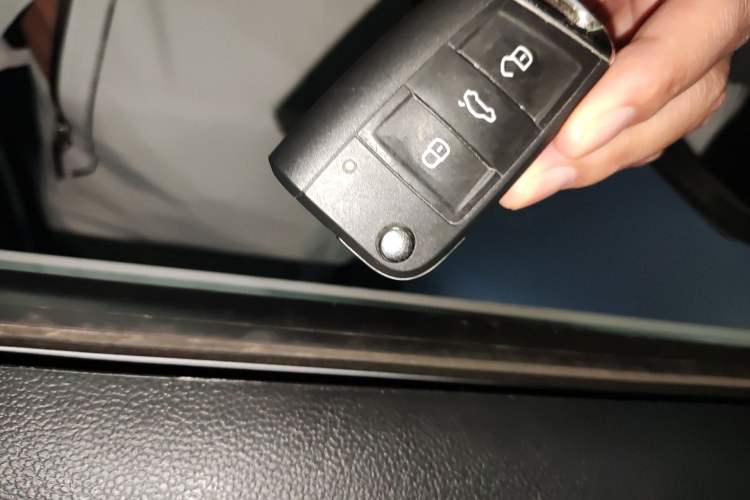 Used Volkswagen T-ROC 2022 280TSI DSG Two-Wheel Drive R-Line Pro PLUS Interior 1