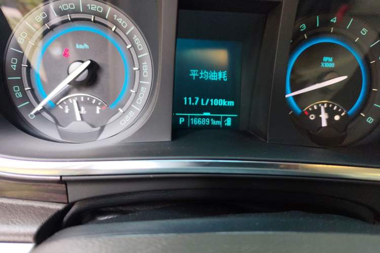 Used Buick GL8 2013 3.0L GT Luxury Business Haoya Edition Odometer Close Up