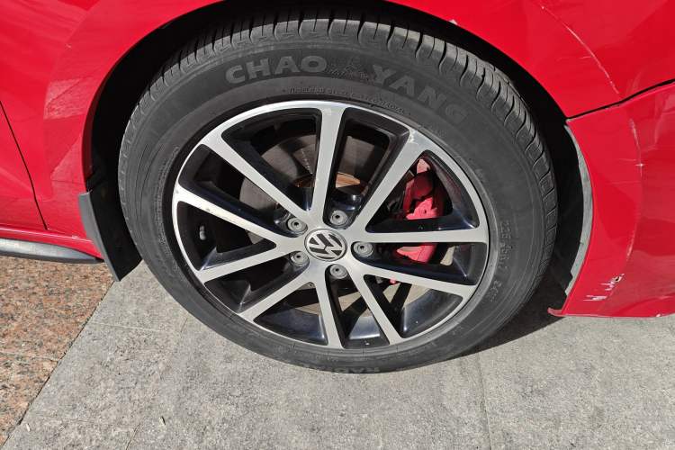 Used Volkswagen Sagitar 2013 2.0 TSI GLI Right Front Wheel Hub