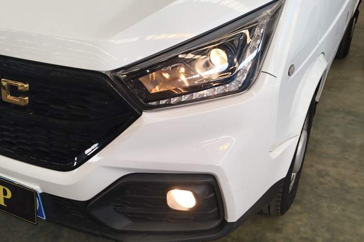 Used JMC Transit 2019 2.8T Commercial Version Short Wheelbase Mid-Roof 3-Seater China VI Standard JX493