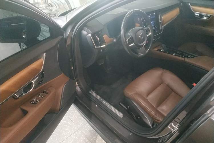 Used Volvo S90 2022 B5 Zhiyi Luxury Edition