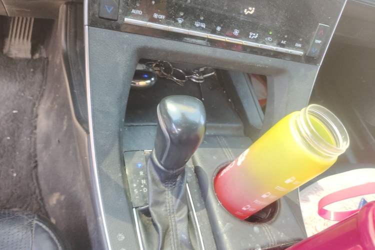 Used Toyota Avalon 2019 Dual-Engine 2.5L Luxury Edition China V Standard Gear Lever