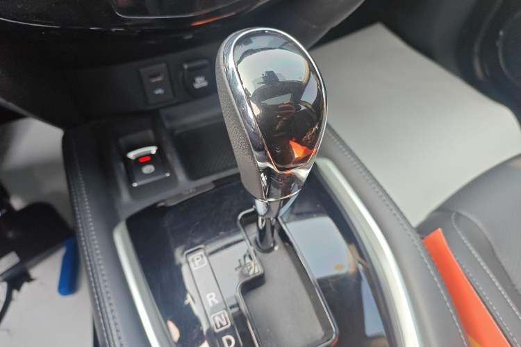 Used Nissan X-Trail 2019 2.5L CVT Smart Connect Luxury Edition 4WD Gear Lever