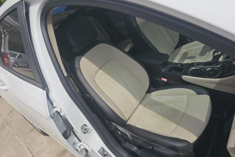 Used Buick Verano 2018 Sedan 15S Automatic Leading Model Right Front Seat