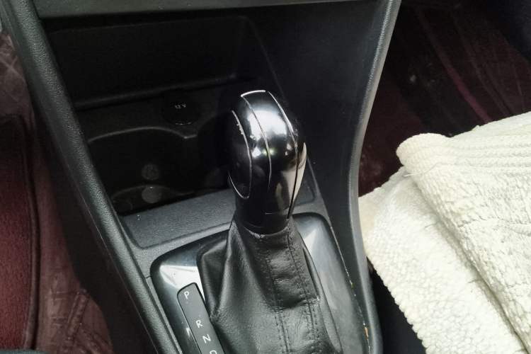 Used Volkswagen Santana 2013 1.6L Automatic Fashion Edition