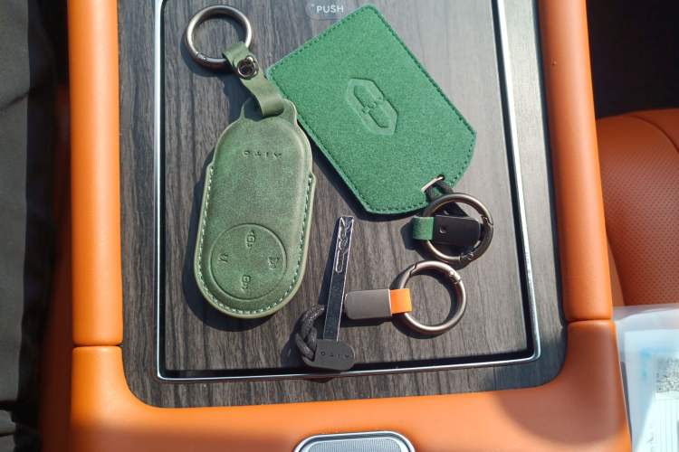 Used Hima AITO M9 2024 Range-Extended Ultra Version 52 kWh 6-Seater Model Vehicle Key