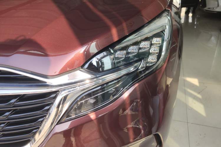 Used Buick GL8 2022 ES Landtrek 653T Comfort Edition