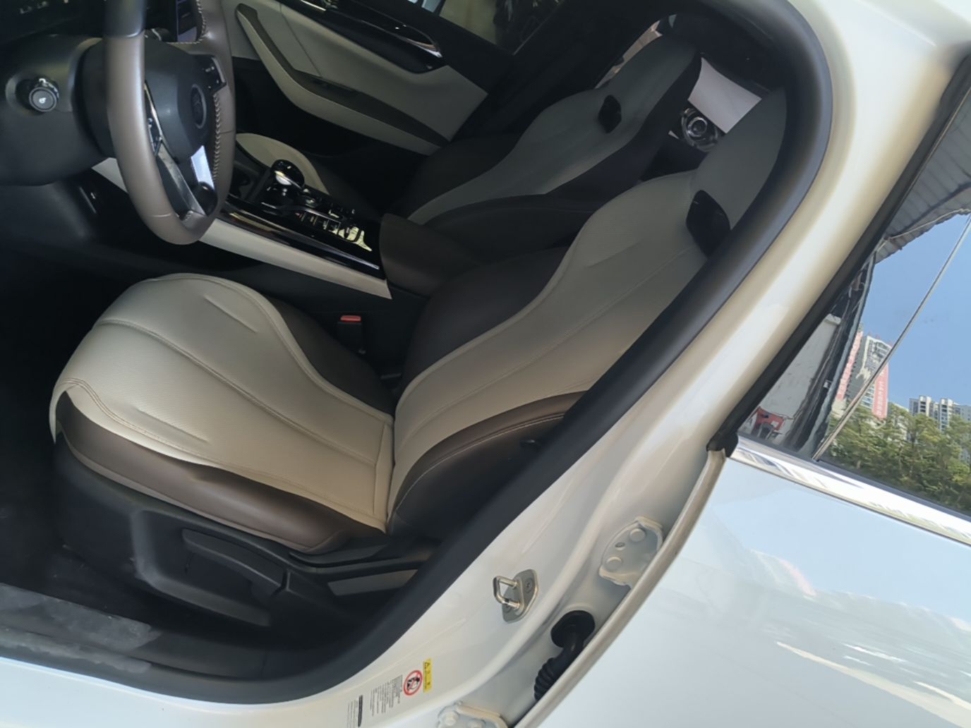 Vordere Reihe im Auto