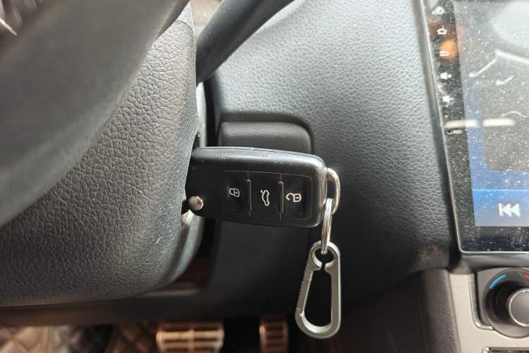 Used Volkswagen Polo 2016 1.6L Cross Polo Automatic
