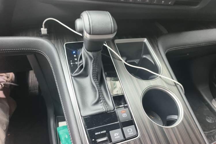 Used Toyota SIENNA 2023 2.5L Hybrid Platinum Edition Gear Lever