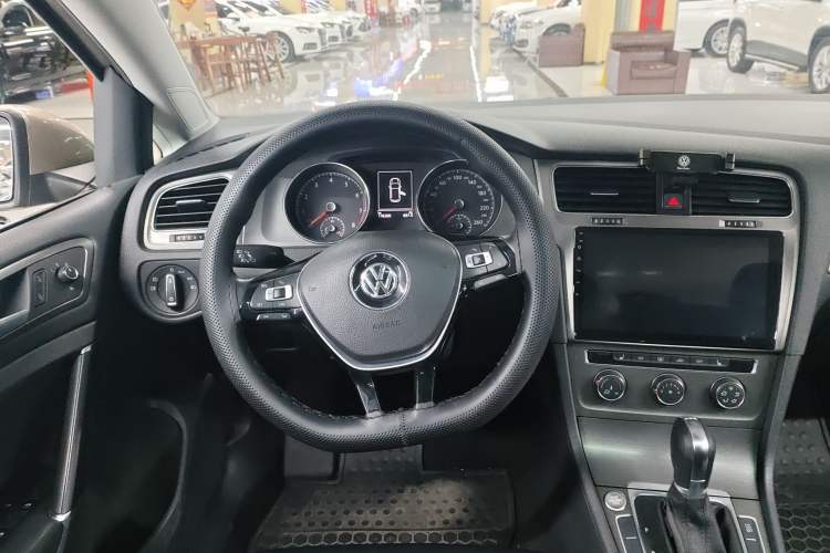 Used Volkswagen Golf 2015 1.4TSI Automatic Luxury Model Steering Wheel
