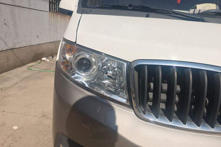 Used Jinbei Hiace X30 2021 1.5L Comfort Plus Central Air-Conditioned Van China VI Standard SWC15M Right Front Headlight