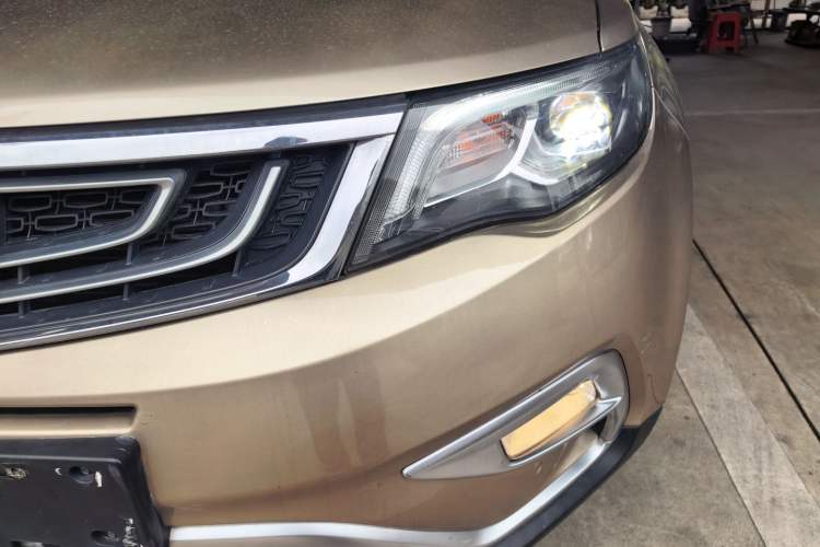 Used Geely Auto Emgrand X7 Sport 2016 1.8TD Automatic ZhiZun Version Left Front Headlight