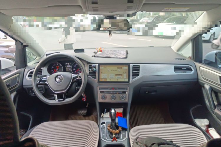 Used Volkswagen Golf Sportsvan 2016 1.6L Automatic Comfort Model Center Console