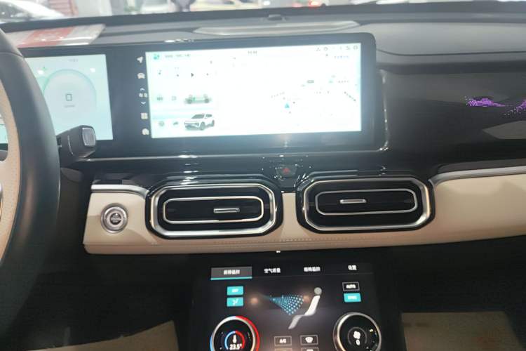 Used JETOUR Shanhai L7 2024 1.5T 120km ULTRA 7-Seater Audio And AC Panel