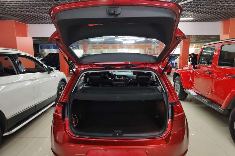 Used Volkswagen Golf 2015 1.4TSI Automatic Luxury Model Trunk