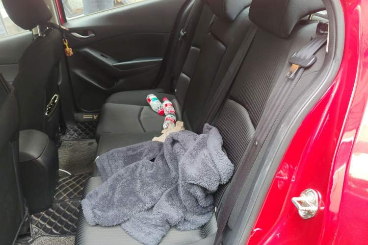 Used Mazda 3 Axela 2016 Sedan 1.5L Automatic Luxury Model
