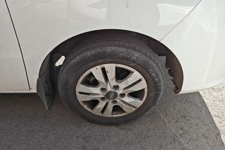 Used JAC Refine M3 2019 IKEA Edition 1.6L Luxury Smart Model Right Front Wheel Hub