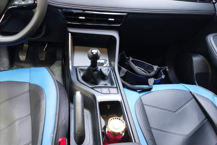 Used Roewe i5 2026 Model 1.5L Manual Comfort Version
