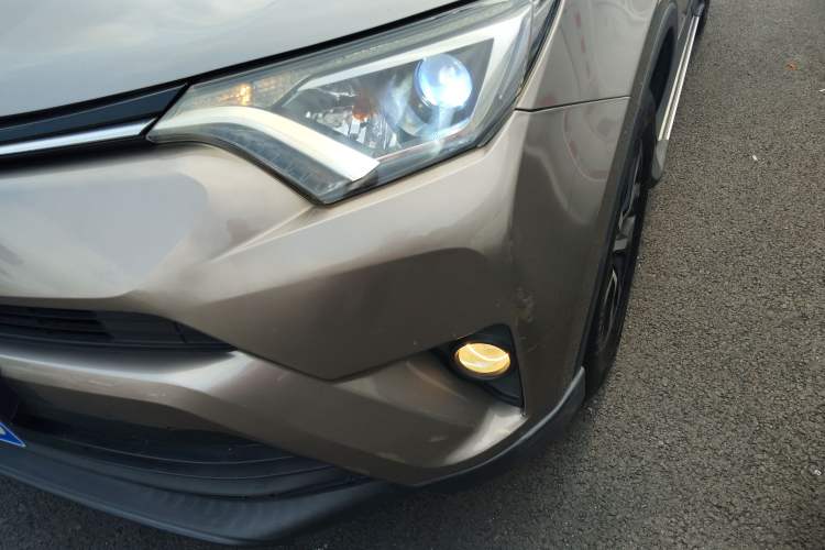 Used Toyota RAV4 2016 2.0L CVT Two-Wheel Drive Fashion Edition China V Standard Left Front Headlight