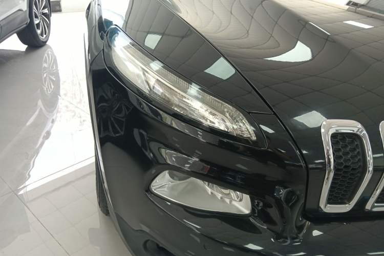 Used Jeep Cherokee 2016 2.0L Superior Edition
