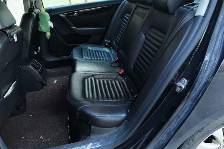 Used Volkswagen Magotan 2013 1.8TSI Luxury Model Left Rear Seat