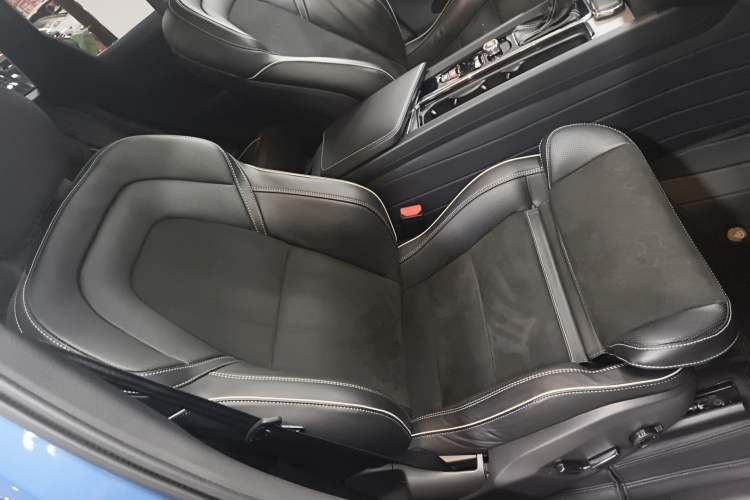 Used Volvo XC60 2018 T5 4x4 Smart & Sporty Edition Right Front Seat