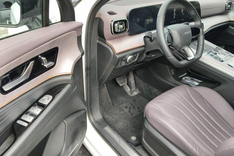 Used Chery Tiggo 9 2025 2.0T Automatic Two-Wheel Drive Luxury Edition 5 Seats Driver Seat