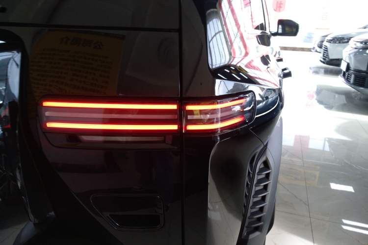 Used Formula Leopard Titanium 3 2025 501KM All-Wheel Drive Intelligent Driving Ultra Version
