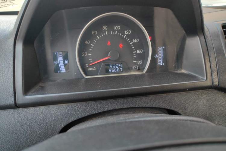 Used FAW Jiabao V75 2015 1.0L Standard Version DAM10AR Odometer Close Up