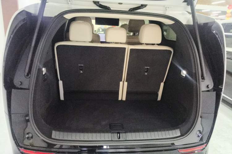 Used Li Auto MEGA 2025 Home Family Special Edition