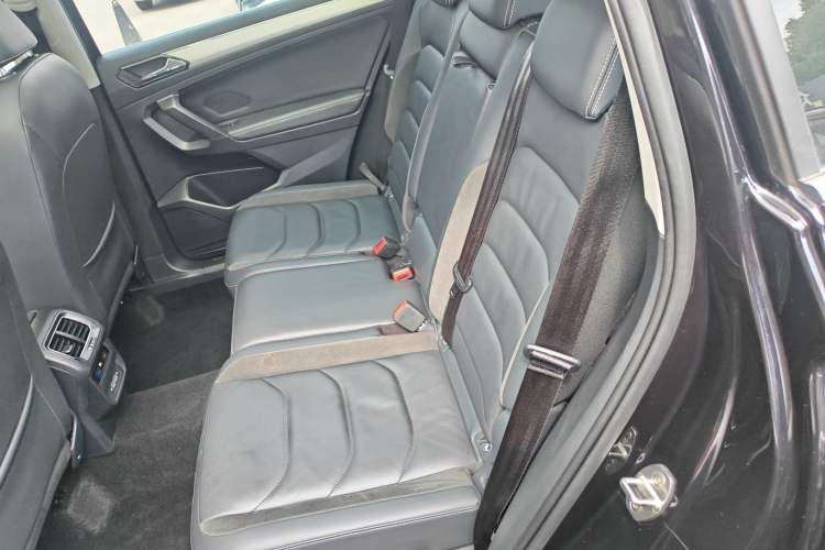 Used Volkswagen Tiguan L 2019 330TSI Automatic Two-Wheel Drive Smart Luxury Version China VI Standard Left Rear Seat