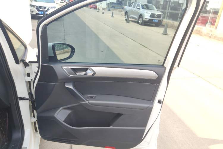 Used Volkswagen Touran 2018 Volkswagen Touran L 280TSI DSG Comfort Edition 7 Seats China VI Standard
