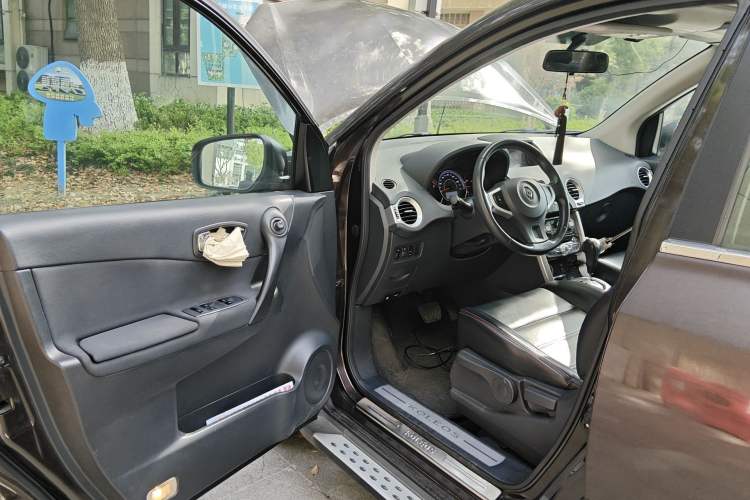 Used Renault Koleos 2013 2.5L Two-Wheel-Drive Urban Edition
