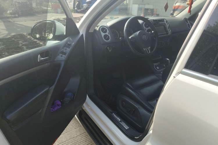 Used Volkswagen Tiguan 2015 1.8TSI Automatic All-Wheel-Drive Luxury Model Driver Seat