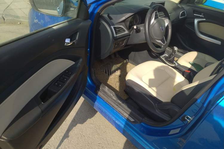 Used Changan Alsvin V7 2016 1.6L Manual Enjoyment Model China IV Standard