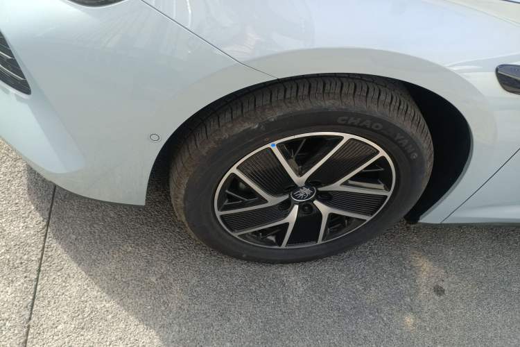 Used BYD Qin L 2025 DM-i Smart Drive 120KM Superior Model Left Front Wheel Hub