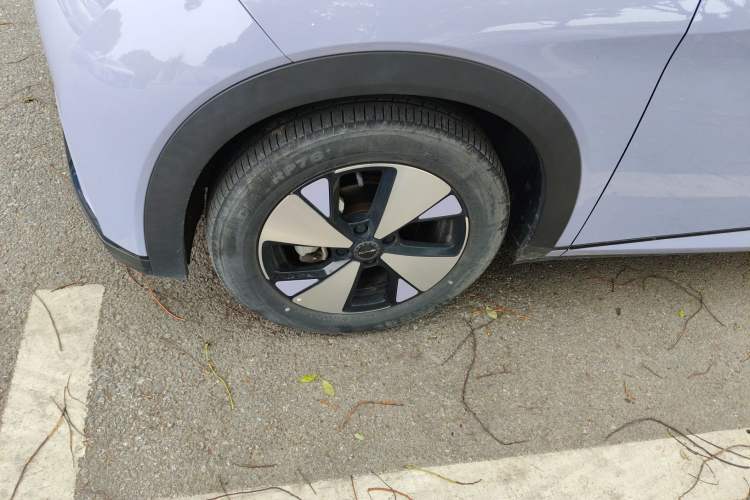 Used BYD Dolphin 2023 420 km Fashion Edition Left Front Wheel Hub