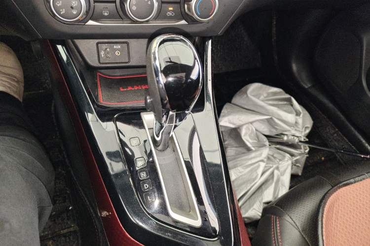 Used Nissan Lannia 2016 1.6L CVT Cool Edition Gear Lever