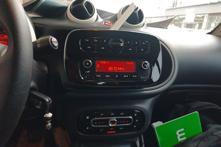 Used smart fortwo 2015 1.0L 52 kW hardtop Dynamic version
