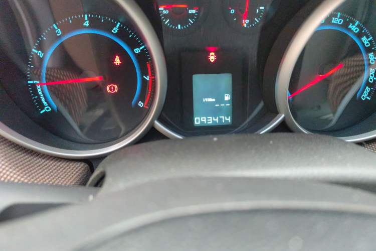 Used Chevrolet Cruze 2013 Hatchback 1.6L Manual Luxury Model
