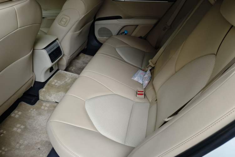 Used Toyota Camry 2019 Dual-Engine 2.5 HG Luxury Edition China VI Standard Left Rear Seat