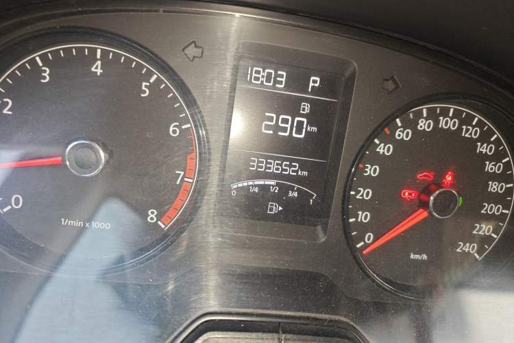 Used Volkswagen Lavida 2015 1.6L Automatic Fashion Edition Odometer Close Up